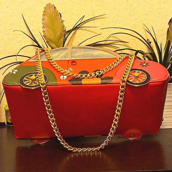 Beautiful Vintage Car Handbag 🚗 - Picture 10 of 10